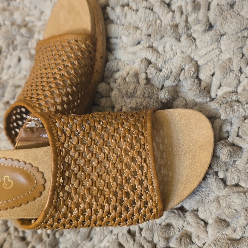 New Bare Traps‎ Women's Size 7 1/2 Tan  Brown Cork Wedge Slip-on Sandal Shoe - Picture 6 of 9